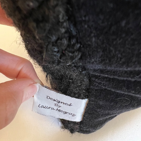 Chandler 4 Corners "Chocolate Lab" Hooked Wool Throw Pillow-Laura Megroz-18 x 18 - Picture 6 of 11